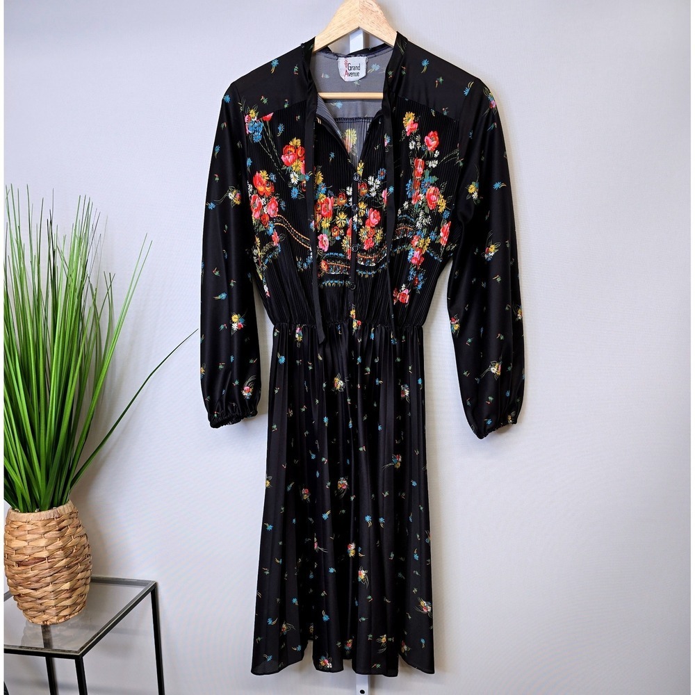Grand Avenue Vintage Black‎ Floral Pleated Long Sleeve Midi Dress 70s Style